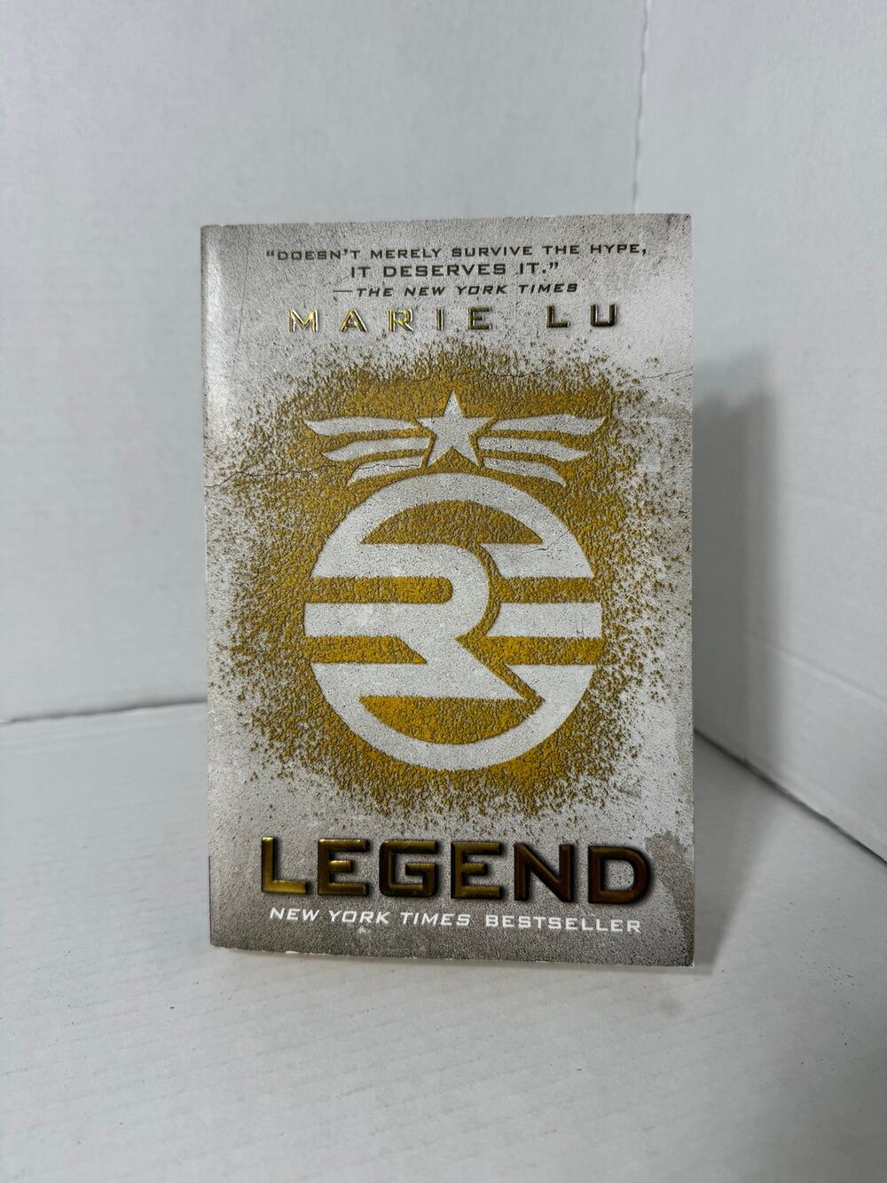 Legend by Marie Lu New York Times Bestseller (Book) Book 1